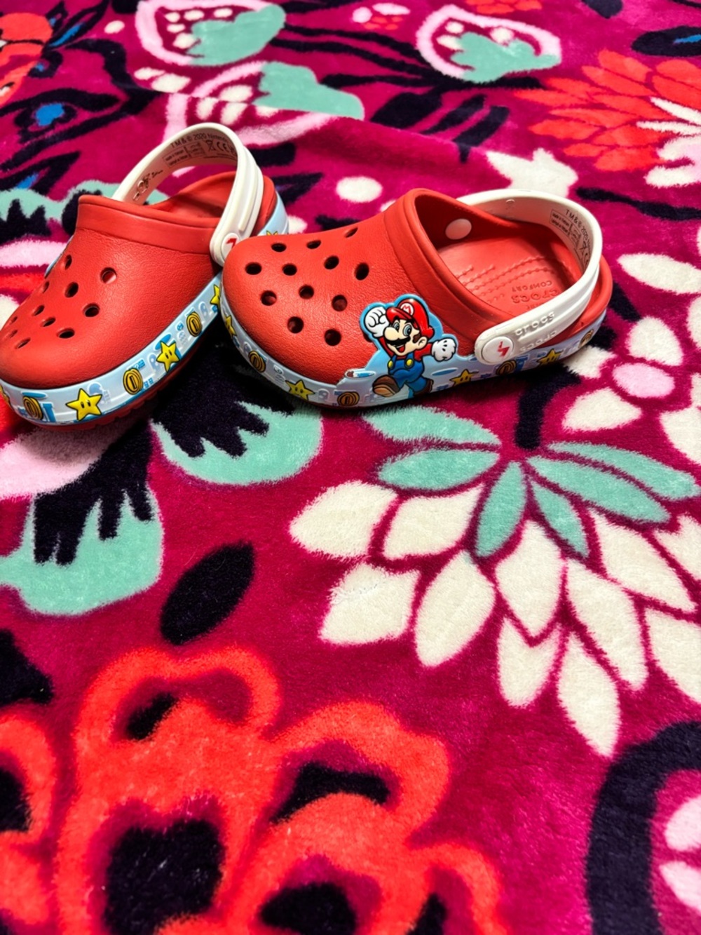 CROCS Kids Super Mario Light Up kids Crocs  7C